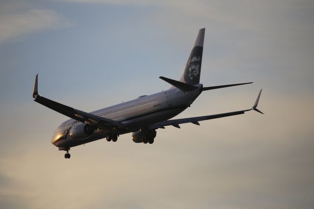 Boeing 737-900 (N464AS)