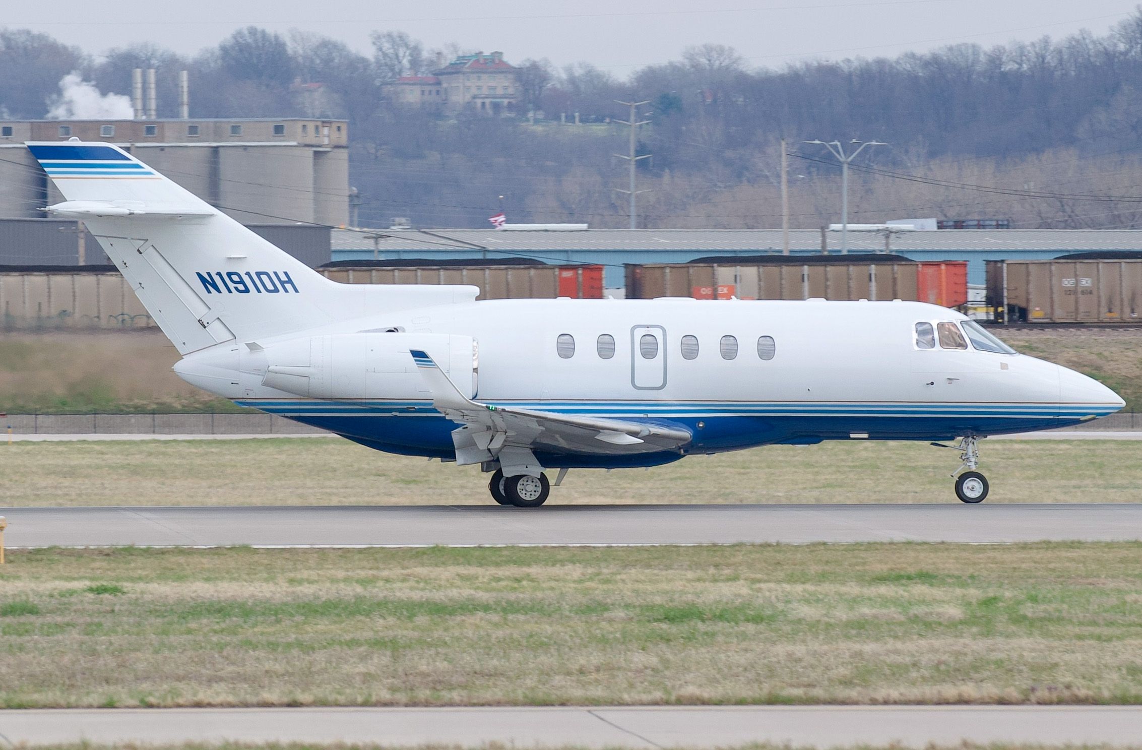 Hawker 800 (N1910H) - Local Hawker departing a cloudy Wheeler Downtown!