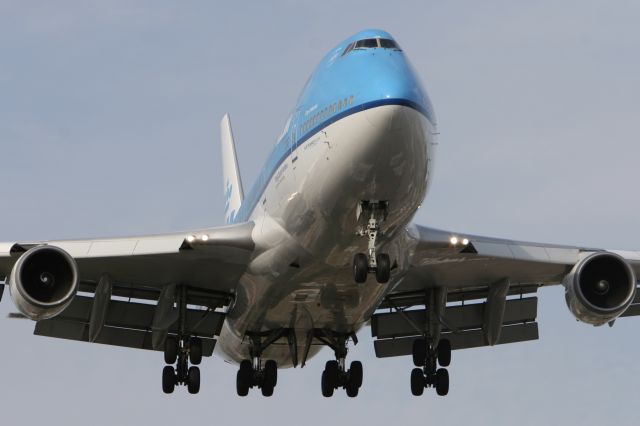 Boeing 747-400 (PH-BFN) - September 19, 2007 - approached Toronto