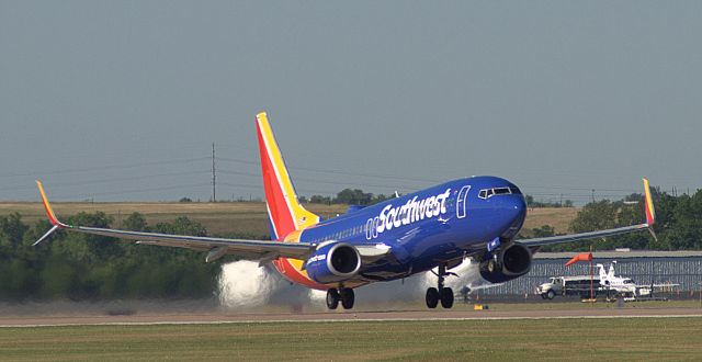 Boeing 737-800 (N8515X)