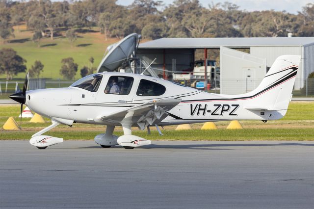 Cirrus SR-20 (VH-ZPZ) - Cirrus Sunshine Coast (VH-ZPZ) Cirrus SR20 G6 at Wagga Wagga Airport