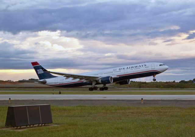 N277AY — - Evening takeoff on 36 Center for London Gatwick (flight #732, 30 Sept 10)