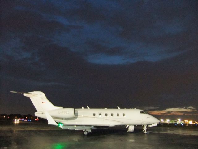 Bombardier Challenger 300 (C-FFBC)