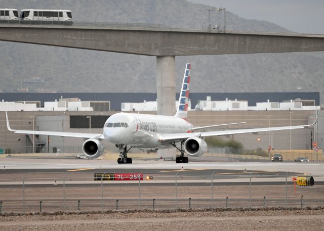 Boeing 757-200 (N941UW)