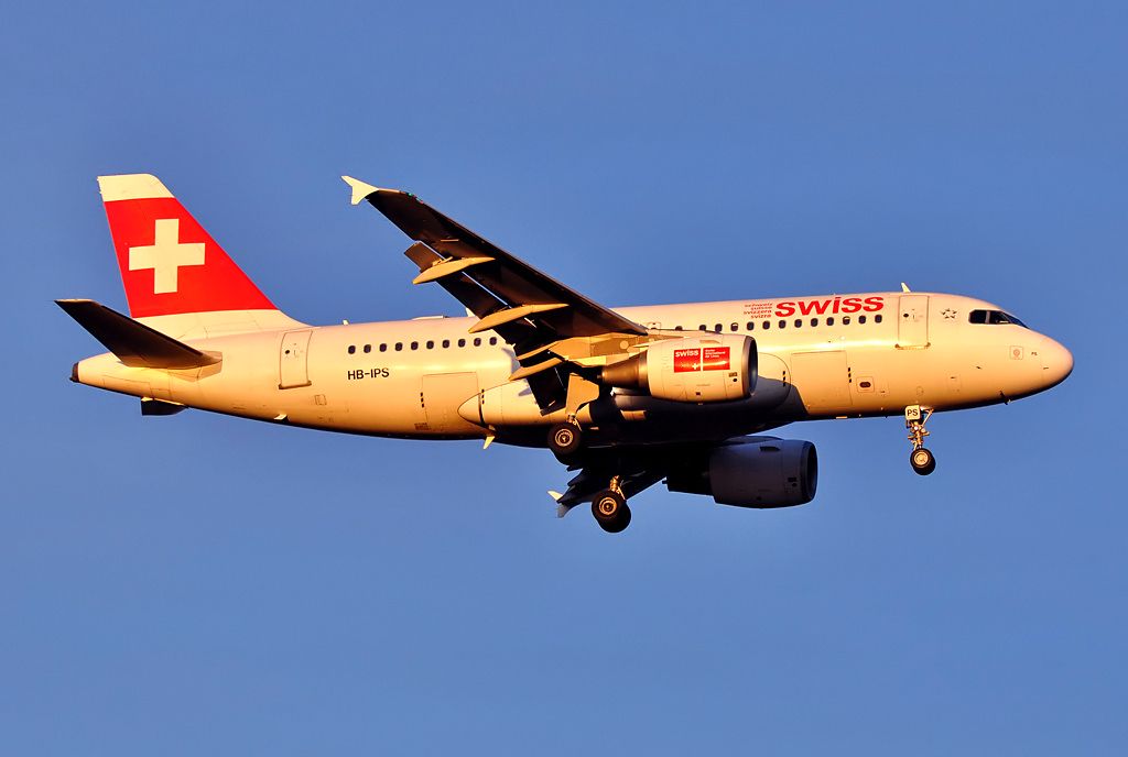 Airbus A319 (HB-IPS) - RWY13