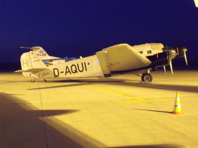 D-CDLH — - D-AQUI at night