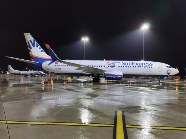 Boeing 737-800 (TC-SEN)