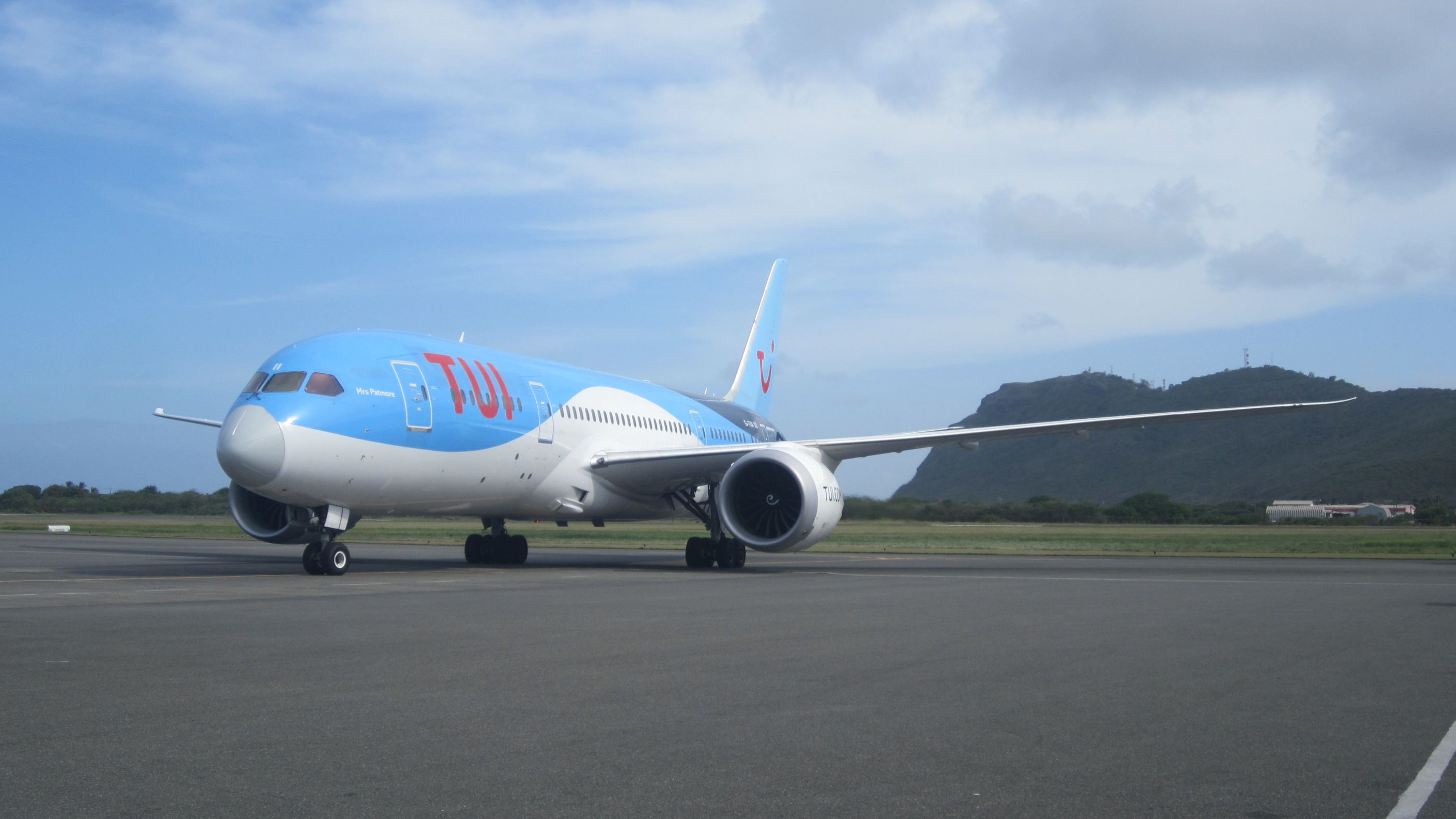 Boeing 787-8 (G-TUII)