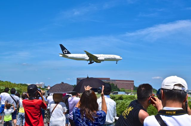 Boeing 777-200 (N77022)