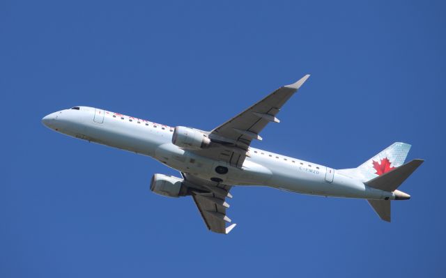 Embraer ERJ-190 (C-FMZD)