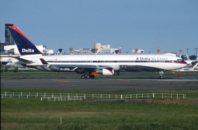 Boeing MD-11 (N805DE) - Departure at Narita Intl Airport Rwy16R on 2000/05/05