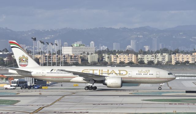 Boeing 777-200 (A6-LRC) - Taxiing to gate at LAX