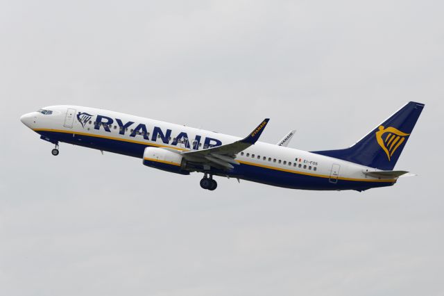 Boeing 737-800 (EI-FOS) - RYR555 on the way back to DUB with a recently delivered aircraft (7 March 2016)
