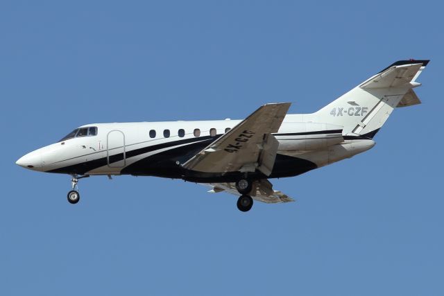 Hawker 800 (4X-CZF) - 04/12/2024:br /Flight Cai > TLV, final to runway 21.