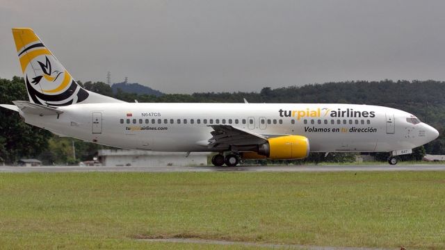 BOEING 737-400 (N647CS)