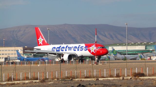 Airbus A320 (HB-IJV) - HB-IJV Edelweiss Air Airbus A320-214 Landing Fue/Ap