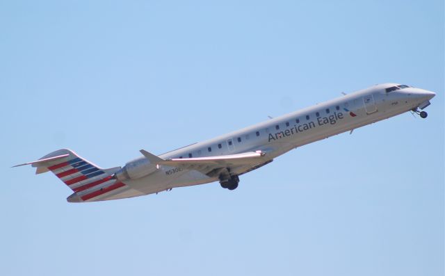 Canadair Regional Jet CRJ-700 (N530EA)