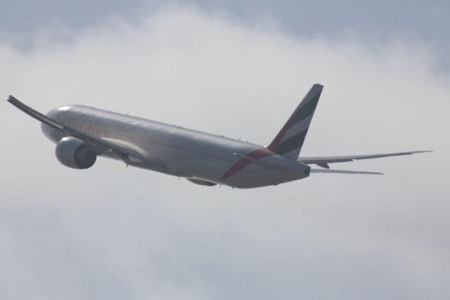 BOEING 777-300ER (A6-ECN)
