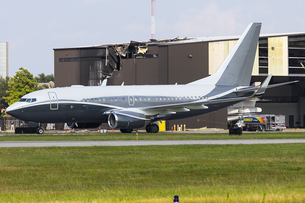 Boeing 737-700 (VP-BBW) - VP-BBW taxing past its hanger to clear customs after arriving from Genoa Italy. Unfortunately, a King Air 350, N534FF, crashed on takeoff earlier in the day into the hanger killing all onboard. May they rest in peace. 