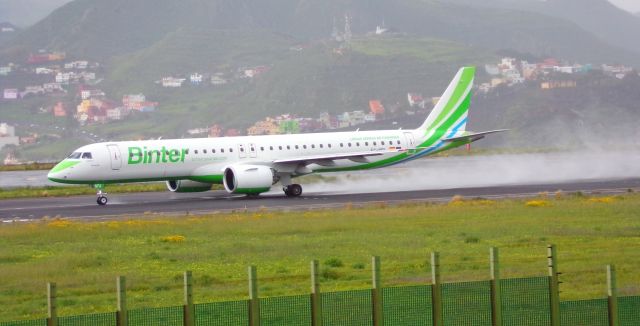 EMBRAER ERJ-190-400 (EC-NFA)