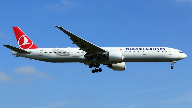 BOEING 777-300 (VT-JEN)