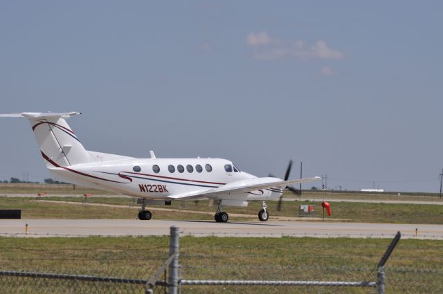 Beechcraft Super King Air 300 (N122BK)