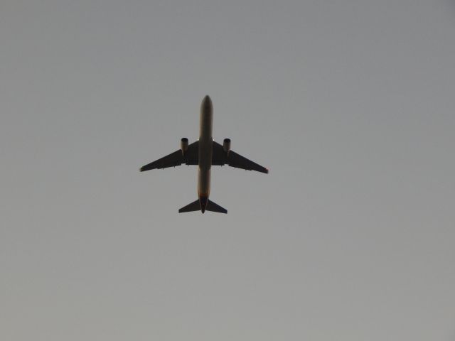 BOEING 767-300 (N311UP) - Early morning sunrise arrival, right overhead passing Altoona IA, from KCID