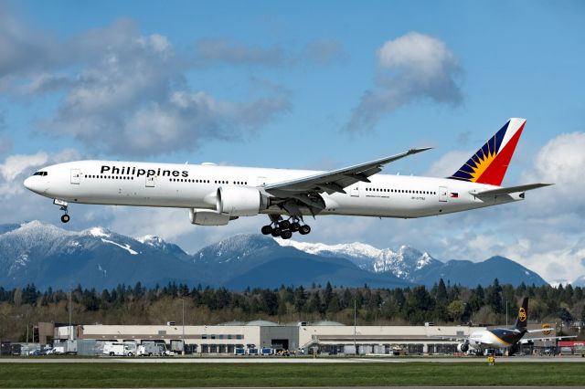 BOEING 777-300 (RP-C7782)