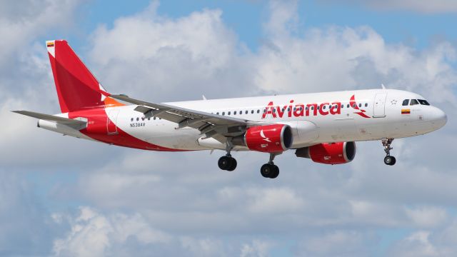 Airbus A320 (N538AV) - 06.10.2013 Landing at Fort Lauderdale International