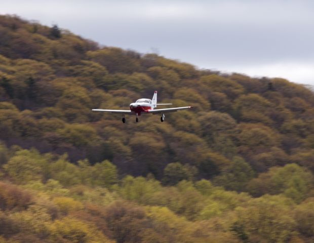 Experimental  (N26LZ) - A perfect approach and landing under difficult conditions: runway 17 at KDXR. RELIANT AIR has the lowest fuel price on the Danbury (KDXR) airport.