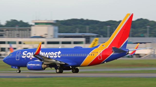 Boeing 737-700 (N737JW)