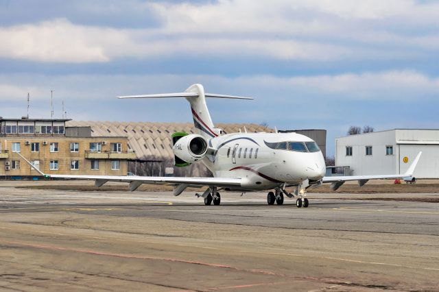 Bombardier Challenger 300 (P4-AGL)