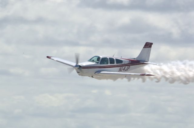 Beechcraft Bonanza (33) (N14JP)