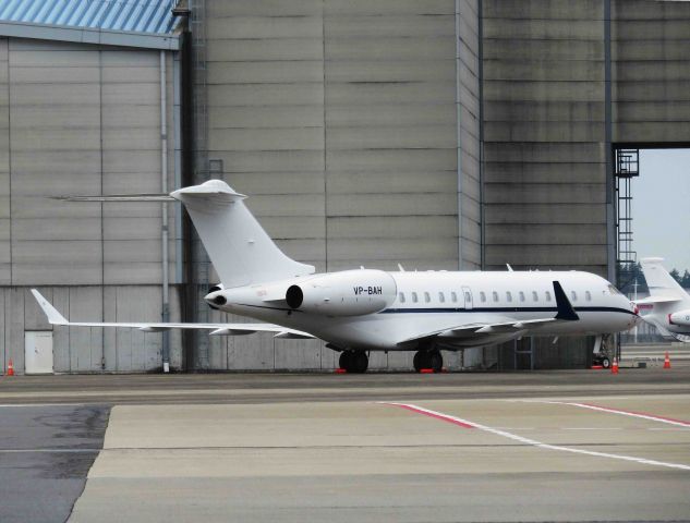 Bombardier Global Express (VP-BAH) - I take a picture on Nov 5, 2016.