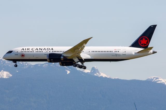 Boeing 787-9 Dreamliner (C-FRTG) - Air Canada 787-9 delivery flight (CHS-MCI-YVR)