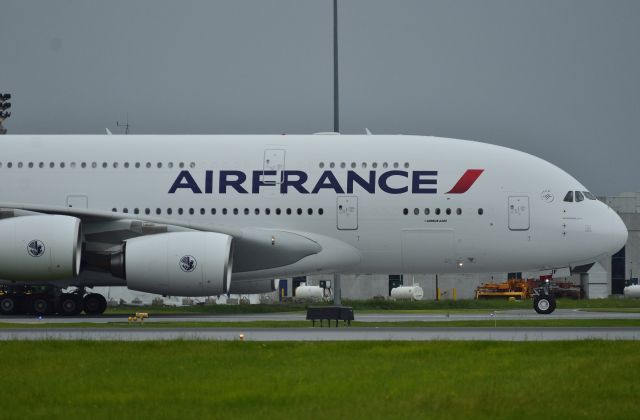 Airbus A380-800 —