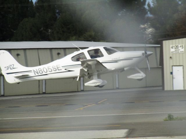 Cessna Skyhawk (N805SE) - Taking off RWY 6