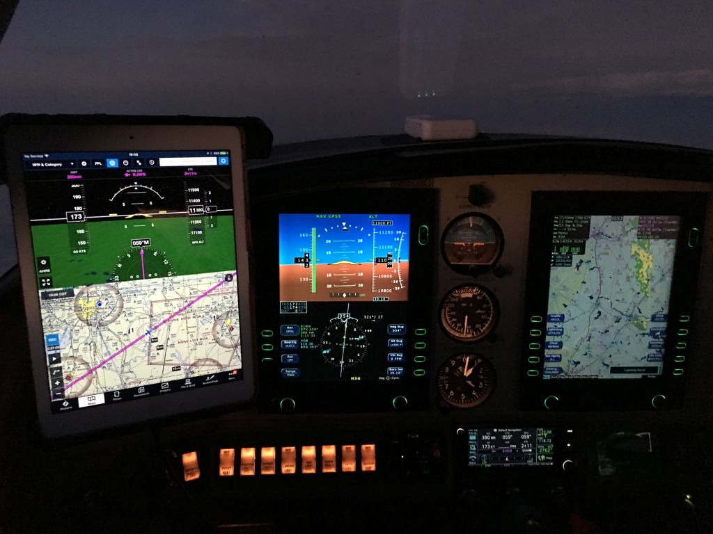 Cessna 350 (N6503C) - Night Flight w iPad with Foreflight, Avidyne PFD & MFD