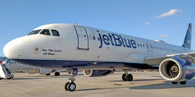 Airbus A320 (N597JB)