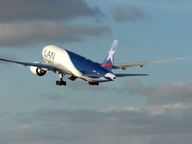 Boeing 777-200 (N772LA)