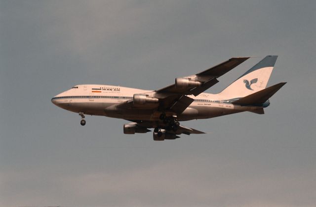 BOEING 747SP (EP-IAC) - Final Approach to Narita Intl Airport Rwy34 on 1988/02/11