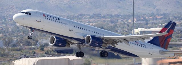 Airbus A321 (N339DN) - phoenix sky harbor international airport 07MAR20