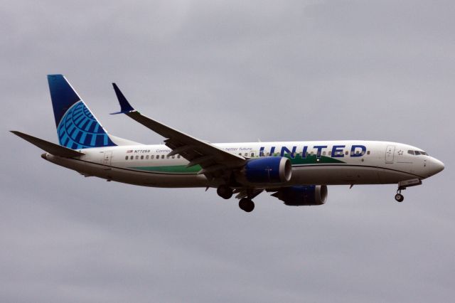 Boeing 737 MAX 8 (N77259) - UAL B737 MAX 8 in special 'Sustainable Aviation Fuel' Livery arrival to BOS from EWR on 10/13/22.