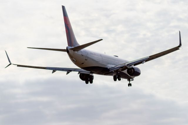 Boeing 737-900 —