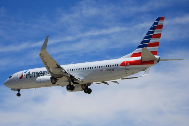 Boeing 737-800 (N940NN)