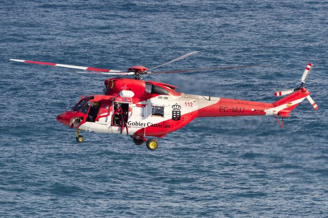 EC-MJJ — - After being dragged by a huge wave into the sea, 30 hours later, he is still missing, after an immense search by two rescue boats and two helicopters.