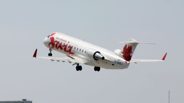 Canadair Regional Jet CRJ-200 (C-GKEJ)