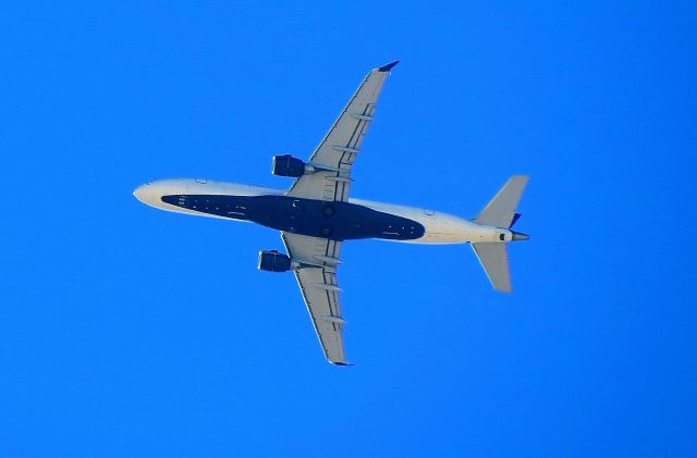 Embraer 175 (N620CZ) - a rel=nofollow href=http://flightaware.com/live/flight/N620CZ/history/20141223/1750Z/KSEA/KLAXhttps://flightaware.com/live/flight/N620CZ/history/20141223/1750Z/KSEA/KLAX/a