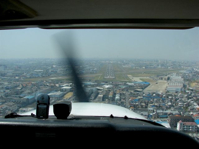 Cessna Skyhawk (JA3927) - On final to RWY 27 at Yao airport in Osaka. This is Japans only airport entirely dedicated for the use of GA aircraft only with two crisscrossing runways. Located in the middle of the city.