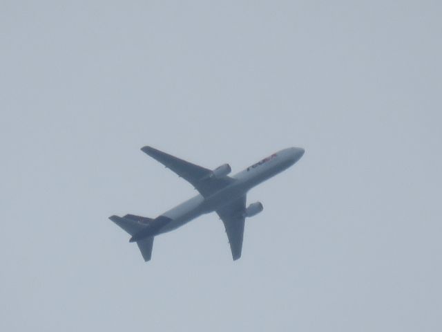 BOEING 767-300 (N177FE)